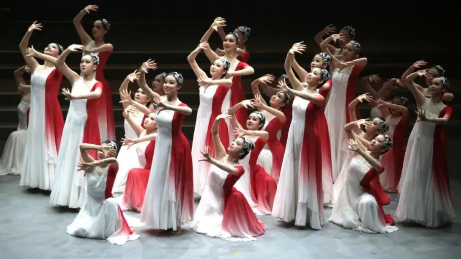 二十桃李舞聚青春 九秩风华逐梦扬帆——北京十二中舞蹈团专场演出成功举办 