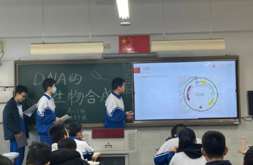 点燃创新火花 引领科技风尚——北京十二中高二年级德育课程系列活动报道十七