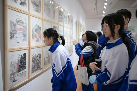 金帆启航 美育生辉——北京市第十二中学师生参访金帆书画院成果展