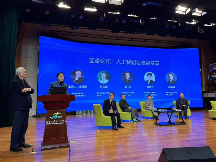 AI赋能语文课堂 创新引领学科发展——语文组探索人工智能教学新路径：人机协作助力写作思维