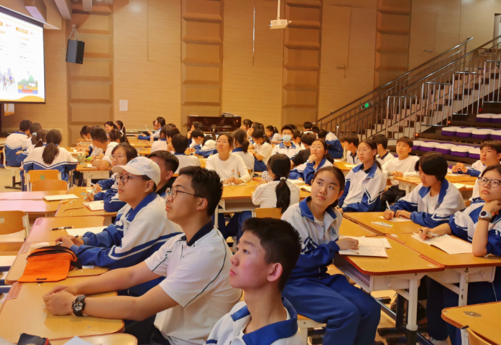 科丰校区团课：聚焦时代脉搏 传承文化薪火