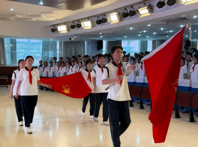 红耀青春向未来 强国有我新征程——北京十二中科丰校区举行初二年级离队入团仪式