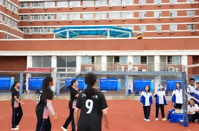 劲风更燃少年志 排球起落竞欢畅——北京十二中初二年级“野风”女子排球联赛纪实